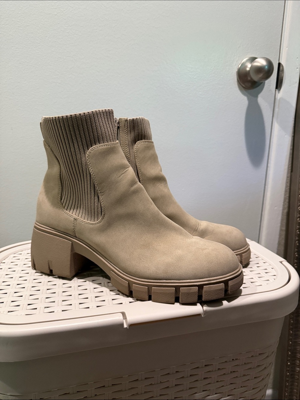 Universal Thread Chunky Chelsea Ankle Boots in Light Taupe